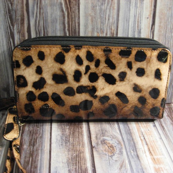 VIETA LEOPARD PRINT PATENT CLUTCH / WRISTLET - APPEARS NEW - Picture 2 of 4